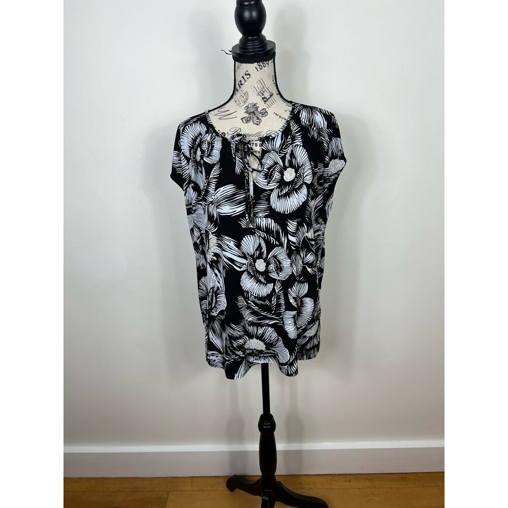 Liz Claiborne Career Black and white floral short sleeve blouse with tie detail